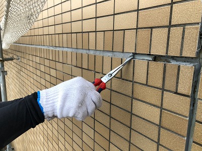 どうして外壁塗装のシーリングは打ち替えや増し打ちが必要なのか　イメージ