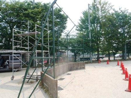 愛知県春日井市小学校　バックネット塗装　施工例