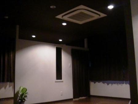 豊田市　テナント有孔ボード天井塗装　施工例の写真
