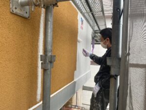 長久手市内でモルタル外壁塗装 下塗り イメージ