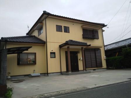 愛知県豊川市　イエロー系　モダン住宅　外壁塗装　施工例の写真