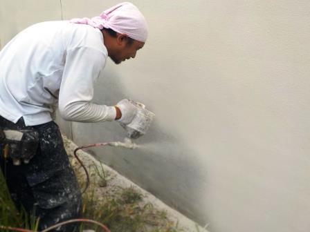 瀬戸市 外構吹付けスタッコ塗装 セラミスタッコ 施工中 イメージ