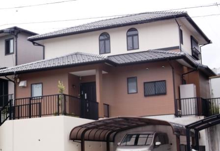 可児市　ホワイト×ブラウン系　モダン住宅　外壁塗装　施工例の写真