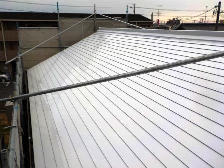 名古屋市中川区 ホワイト系 モダン外壁塗装 施工例 屋根塗装完成 イメージ