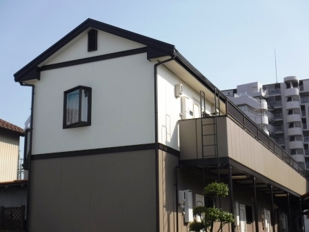 清須市　アイボリー×茶色系　賃貸アパート外壁塗装　施工例の写真
