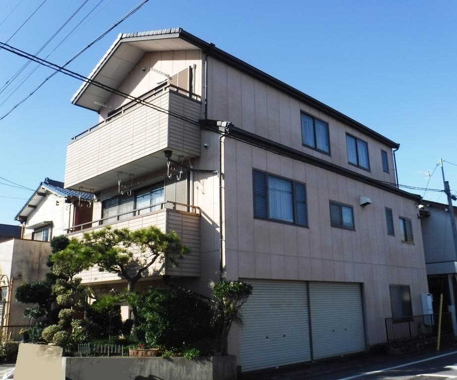 小牧市 白×ネイビー 洋風モダン住宅 外壁塗装 施工例 塗装前 イメージ