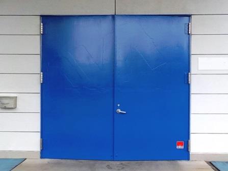 安城市　社屋鉄扉　外壁塗装　施工例の写真
