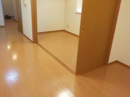 名古屋市西区　マンション室内木部補修塗装　施工例