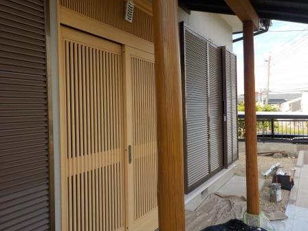 小牧市 グレージュ系 和風住宅 外壁塗装 施工例 玄関ポーチ柱塗装 イメージ