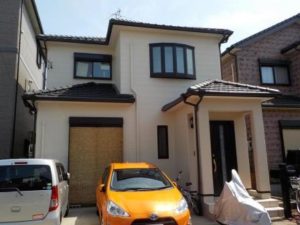 岩倉市　ベージュ系　洋風住宅　外壁塗装　施工例