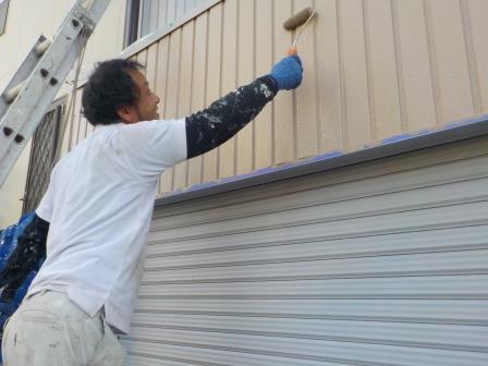 尾張旭市 ベージュ系 和風住宅 外壁塗装 施工例 トタン外壁下塗り イメージ