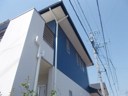 江南市 白×ブルー系 カジュアル住宅 外壁塗装 施工後 イメージ