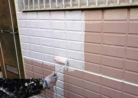 刈谷市 明るいベージュ系 賃貸アパート 外壁塗装 施工例 外壁下塗り イメージ
