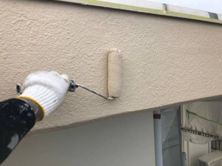あま市 ホワイト系 シンプルモダン住宅 外壁塗装 施工例 パラペット上塗り イメージ