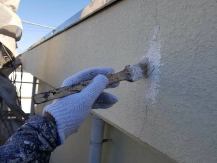 あま市 ホワイト系 シンプルモダン住宅 外壁塗装 施工例 パラペットクラック処理 イメージ