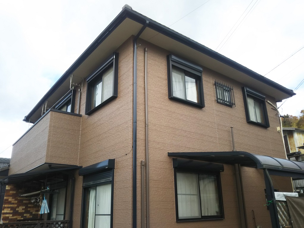 犬山市　ブラウン系　シンプルモダン住宅　外壁塗装施工例の写真
