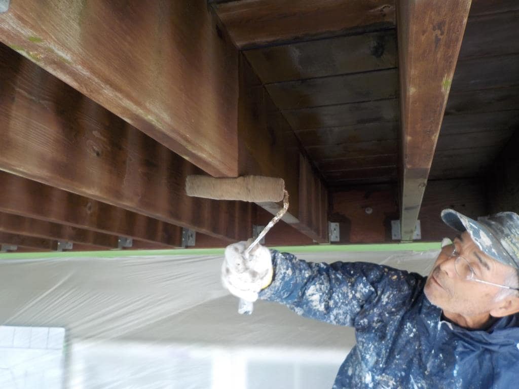 名古屋市緑区 グリーン系カントリー調外壁塗装 施工例 ベランダデッキ塗装下塗り イメージ