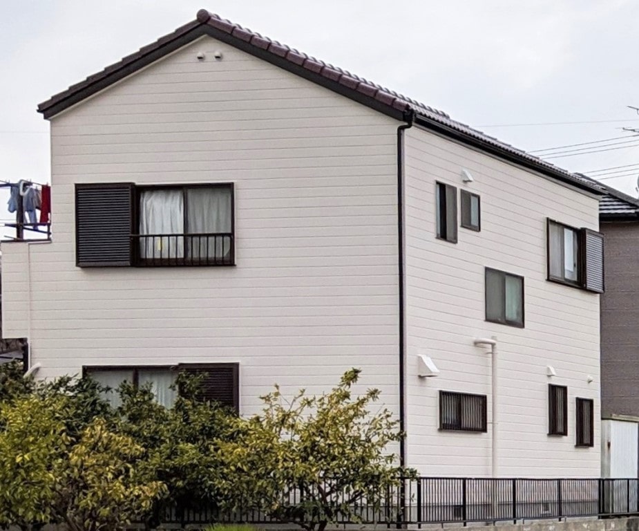 清須市　明るいベージュ系　洋風住宅　外壁塗装施工例の写真