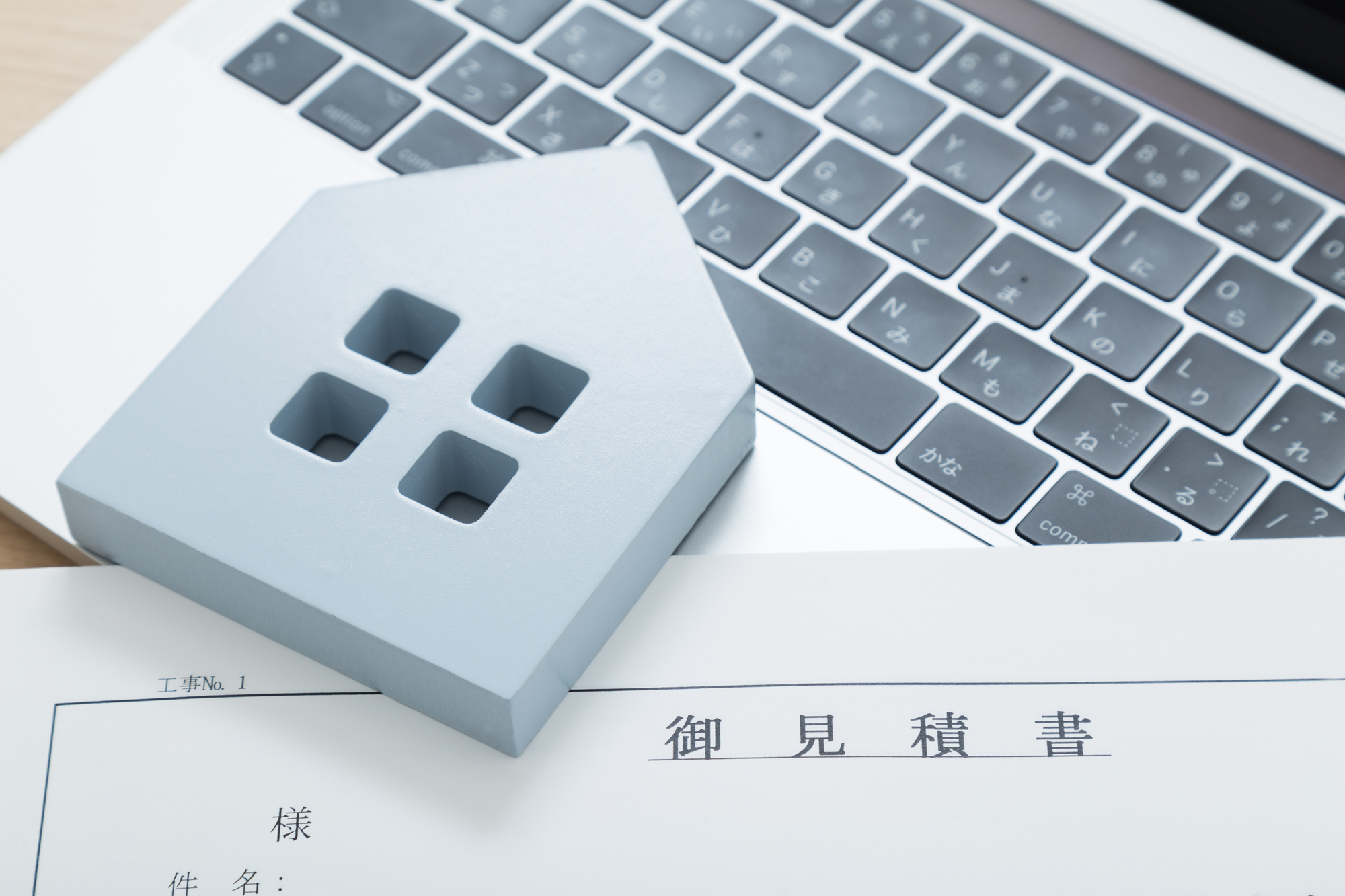 外壁塗装の手抜き工事で失敗しないためにも、見積書の内容に注意しましょう イメージ