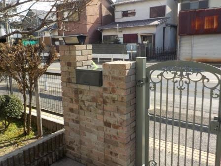 名古屋市港区 ホワイト系 洋風住宅 外壁塗装 施工例 表札外構ブリック塗装完成 イメージ