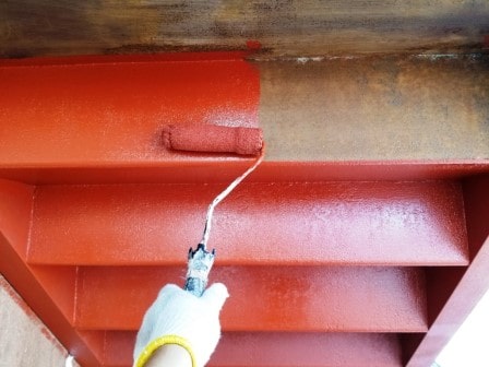 名古屋市中川区 賃貸マンション外壁塗装 施工例 階段塗装下塗り イメージ