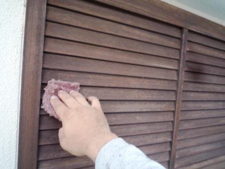 尾張旭市 和風住宅 外壁塗装 施工例 雨戸ケレン作業 イメージ