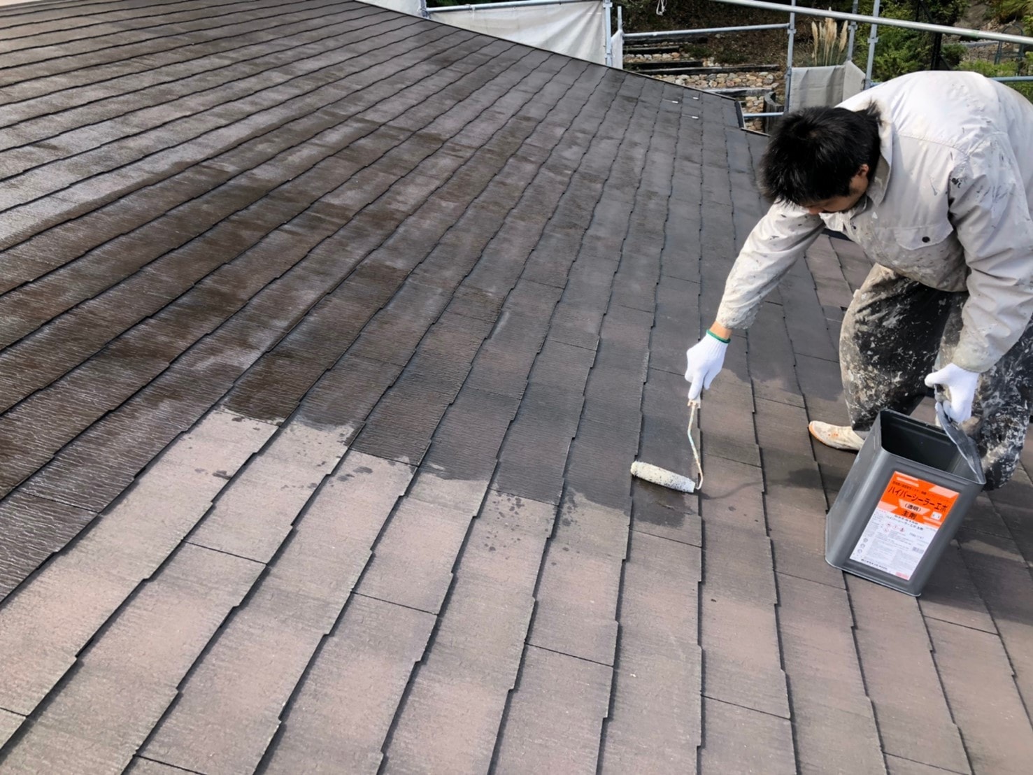 天白区 ベージュ系ナチュラル洋風住宅 外壁塗装 施工例「ハイシーラーエポ」ローラー下塗り イメージ