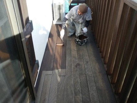 小牧市 南欧風 ジョリパット外壁塗装 施工例 ベランダデッキ木部塗装 イメージ