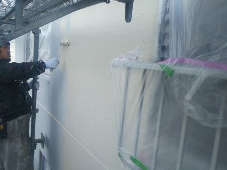 天白区 ライトグレー系 モダン住宅外壁塗装 施工例 「アレスシルクウォール」ローラー上塗り イメージ