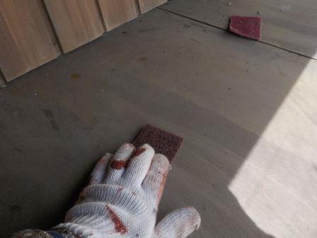 大府市 落ち着いた茶色系 和風住宅外壁塗装 施工例 霧除け塗装前ケレン作業 イメージ
