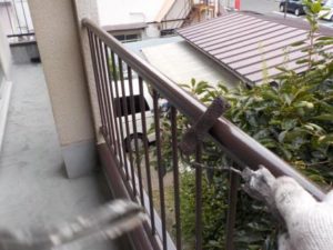 手摺り塗装上塗り