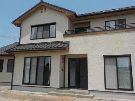 愛知県豊橋市　ベージュ系　多彩仕上げ　外壁塗装　施工例の写真