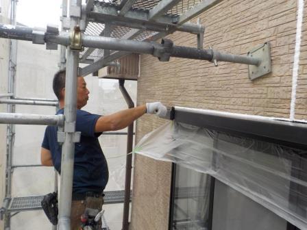 豊橋市 ベージュ系 多彩仕上げ 外壁塗装 施工例 出窓天端下塗り イメージ