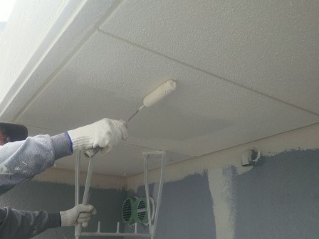 名古屋市東区 トリコロールカラー賃貸マンション 外壁塗装 施工例 軒天塗装 イメージ