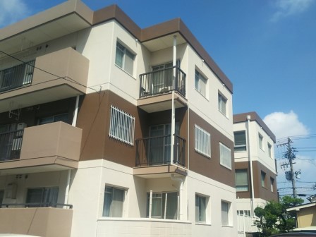 名古屋市東区　トリコロールカラー賃貸マンション　外壁塗装　施工例の写真