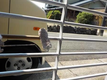 天白区 外壁塗装に付帯するシャッター塗装 ロックペイント「サビカットⅡ」 下塗り施工中 イメージ