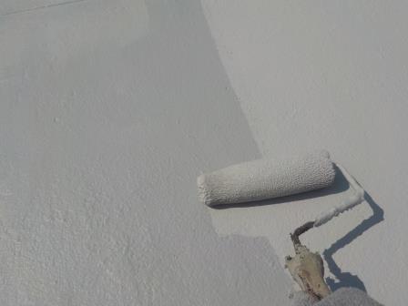 天白区 屋上防水塗装 エクセルテックス「フラットトップ」ローラー上塗り 施工中 イメージ
