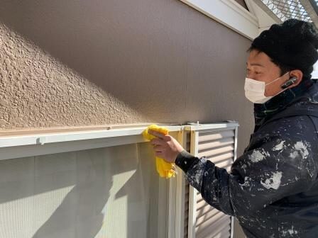 塗装工事の最後には、しっかり掃除をする　イメージ