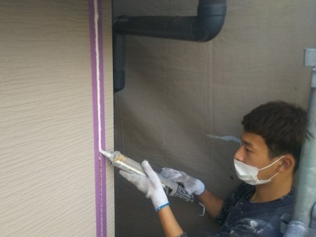 サイディング外壁塗装前 外壁目地 シーリング材 充填作業