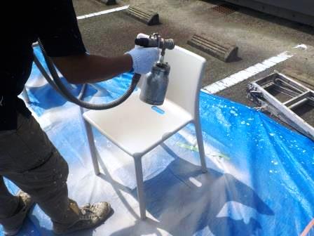 瀬戸市 イタリア製樹脂チェアー塗装 施工例 上吹き2回目 イメージ