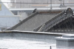 外壁塗装は雨の日にできるの? もしも、塗装の途中で雨が降ってしまったら? イメージ