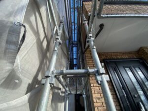 建物の敷地が狭い! 本当に外壁塗装の足場は組めるの? イメージ