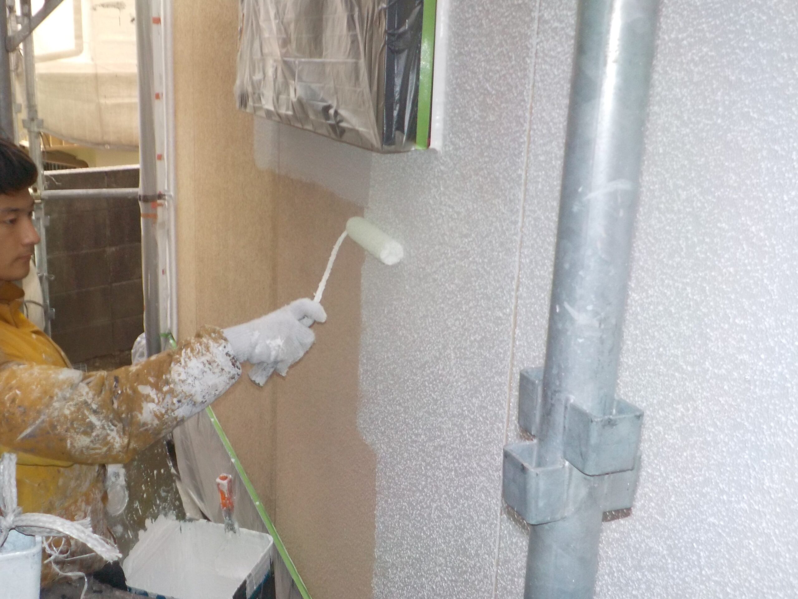 守山区 ナチュラルモダン住宅 外壁塗装 施工例 サイディング外壁塗装下塗り イメージ