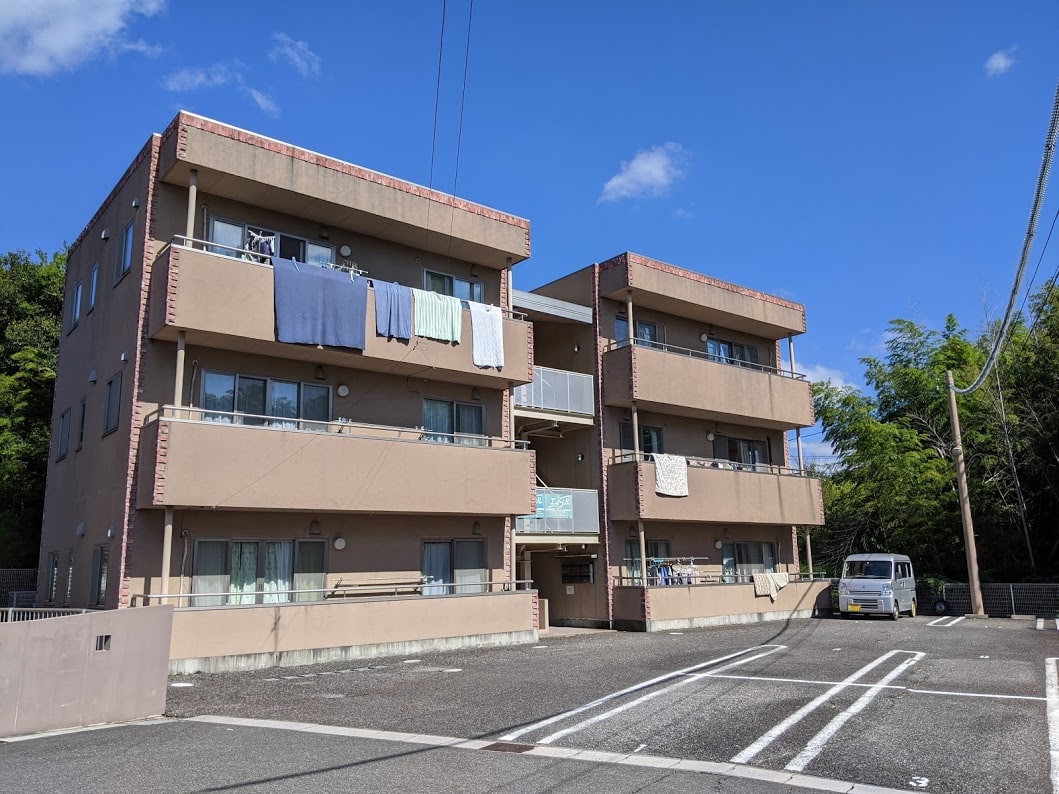 武豊 南欧風 賃貸マンション 外壁塗装 施工例 塗装前 イメージ