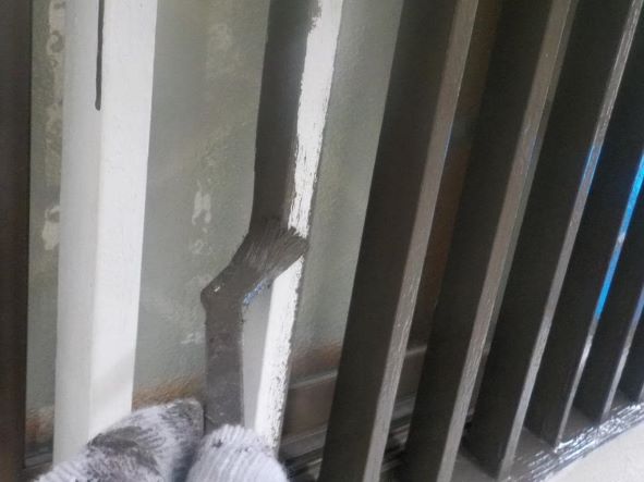 昭和区 ホワイト系 洋風住宅 外壁塗装 施工例 面格子上塗り イメージ