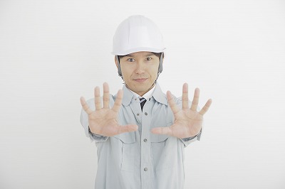 光触媒、超親水性など機能性の外壁サイディングクリヤー塗装は不具合が発生します　イメージ