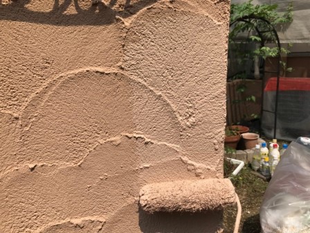 塗装にできた気泡やピンホールは不具合の原因　イメージ