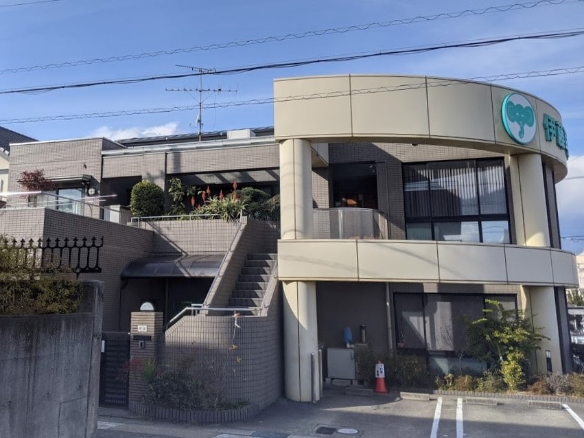 名東区 病院の外壁修繕塗装 施工前 イメージ
