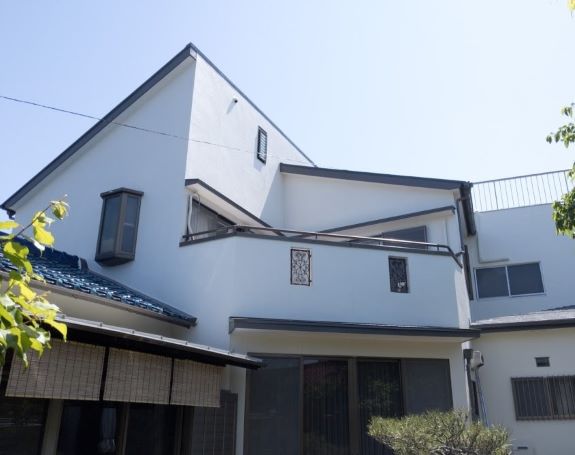 名古屋市昭和区　ホワイト系　洋風住宅　外壁塗装　施工例の写真