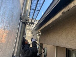 名古屋市北区　外壁塗装前　樋高圧洗浄作業